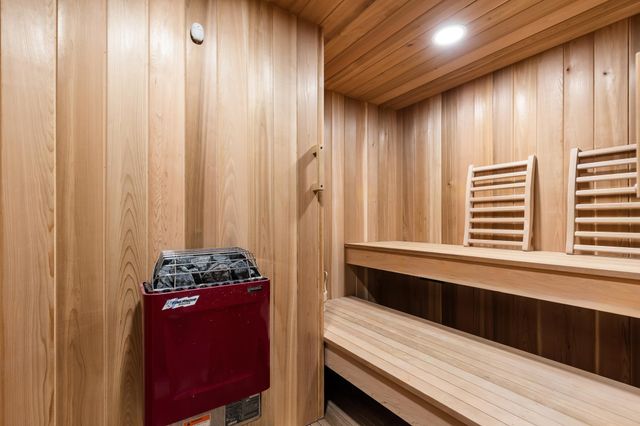 325 Highcroft Lane, Wayzata, MN 55391