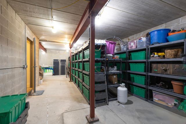 325 Highcroft Lane, Wayzata, MN 55391