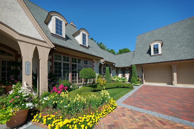 325 Highcroft Lane, Wayzata, MN 55391