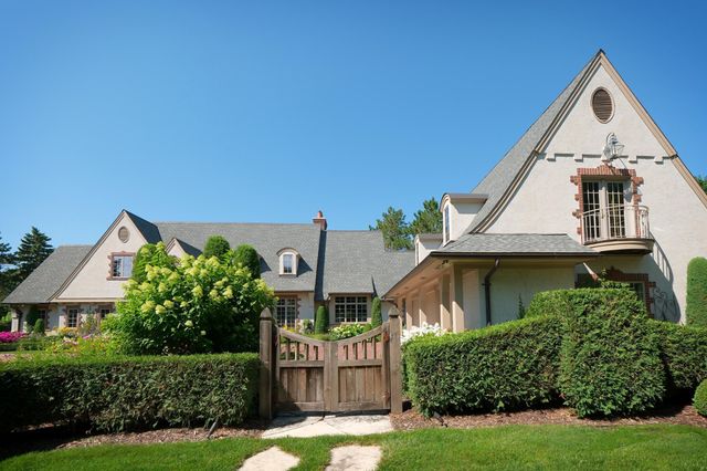 325 Highcroft Lane, Wayzata, MN 55391