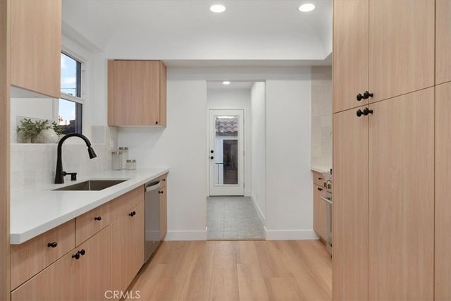 3905 Roxton Avenue, Los Angeles, CA 90008