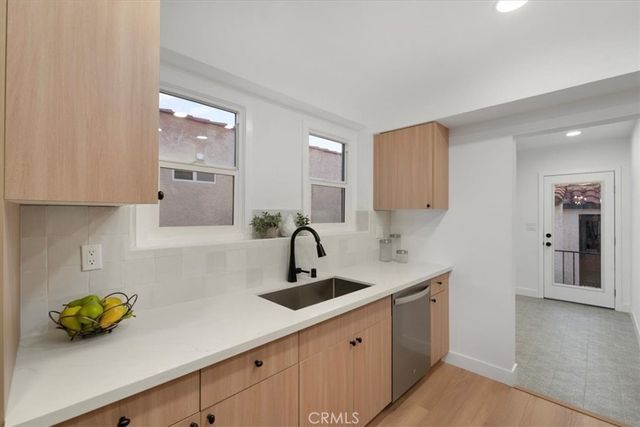 3905 Roxton Avenue, Los Angeles, CA 90008