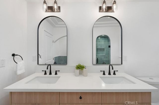 3905 Roxton Avenue, Los Angeles, CA 90008