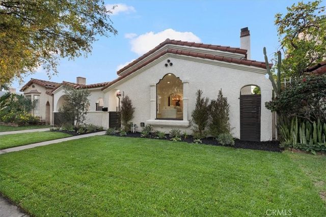 3905 Roxton Avenue, Los Angeles, CA 90008