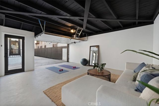 3905 Roxton Avenue, Los Angeles, CA 90008