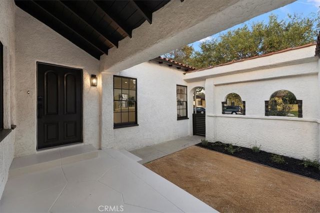 3905 Roxton Avenue, Los Angeles, CA 90008