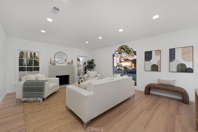 3905 Roxton Avenue, Los Angeles, CA 90008