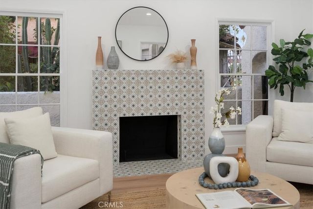 3905 Roxton Avenue, Los Angeles, CA 90008