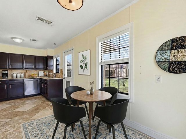 2110 7th Street, Port Neches, TX 77651