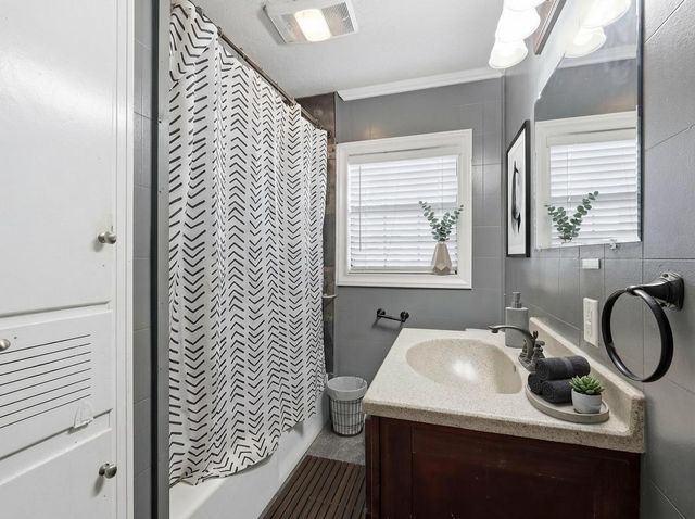 2110 7th Street, Port Neches, TX 77651