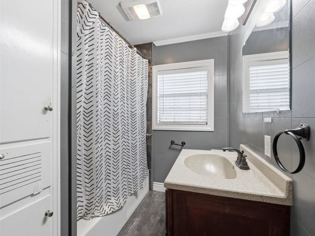 2110 7th Street, Port Neches, TX 77651