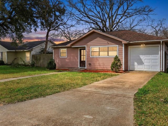 2110 7th Street, Port Neches, TX 77651