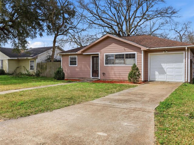 2110 7th Street, Port Neches, TX 77651