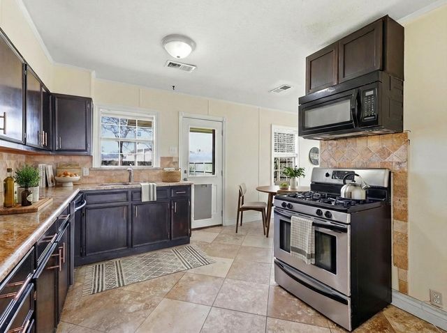 2110 7th Street, Port Neches, TX 77651