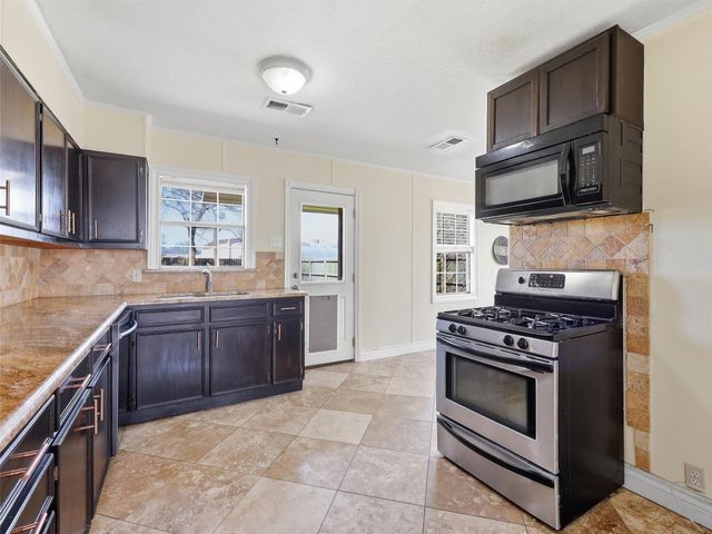 2110 7th Street, Port Neches, TX 77651