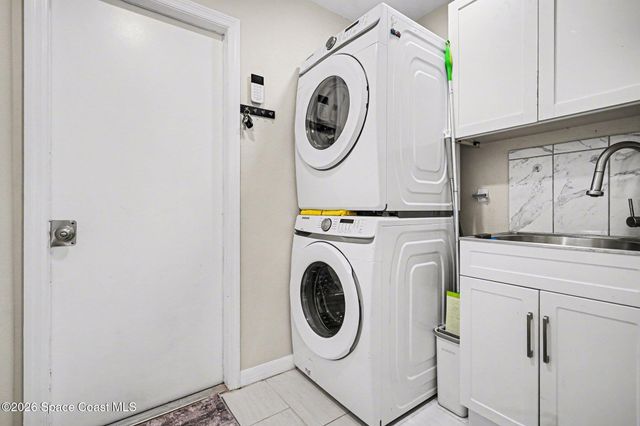 215 Mcclain Drive, West Melbourne, FL 32904