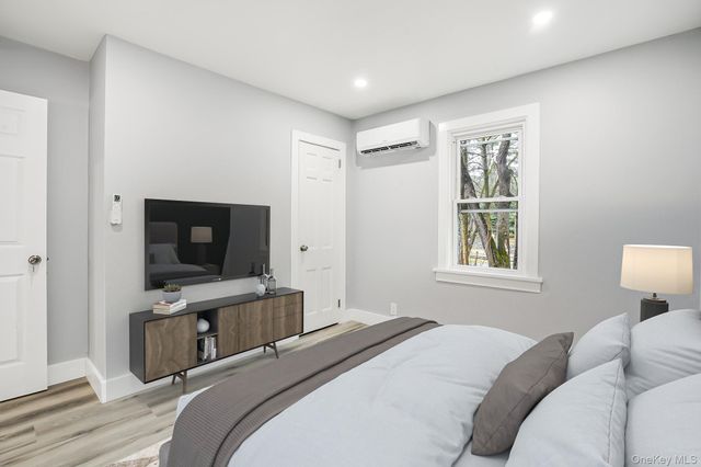 5 Sherwood Place, Hyde Park, NY 12538