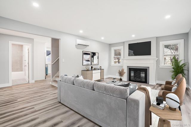 5 Sherwood Place, Hyde Park, NY 12538