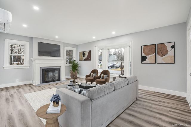 5 Sherwood Place, Hyde Park, NY 12538