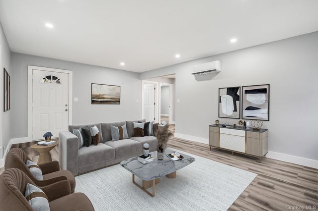 5 Sherwood Place, Hyde Park, NY 12538