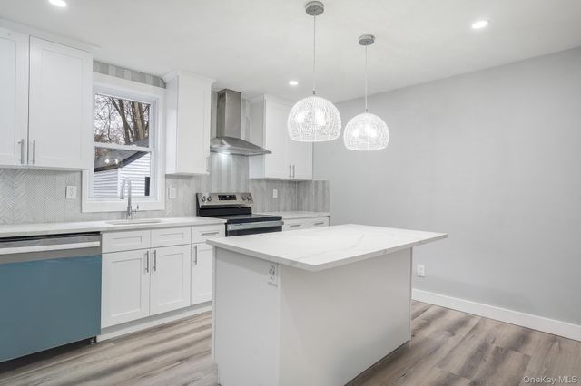 5 Sherwood Place, Hyde Park, NY 12538