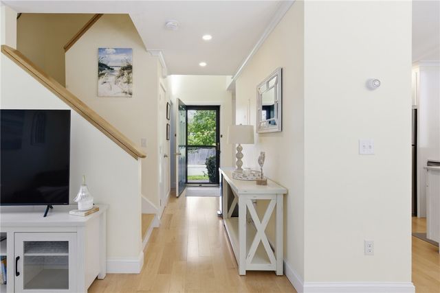 61 Clinton Street C, Newport, RI 02840