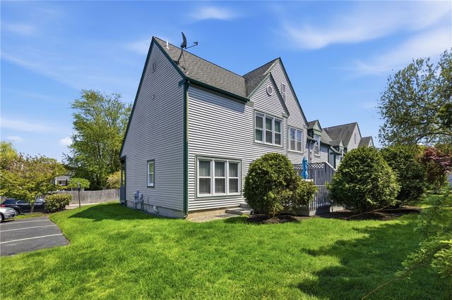 61 Clinton Street C, Newport, RI 02840