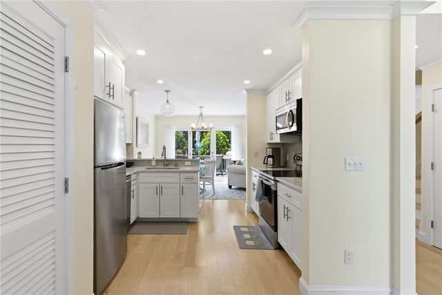 61 Clinton Street C, Newport, RI 02840