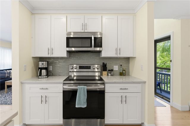 61 Clinton Street C, Newport, RI 02840