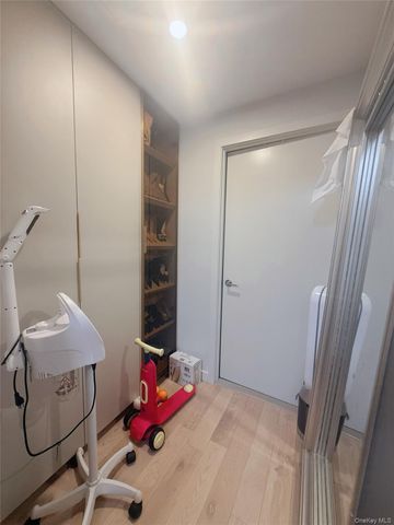 131-02B 40th Road 4U, Flushing, NY 11354