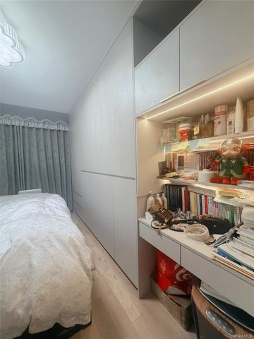 131-02B 40th Road 4U, Flushing, NY 11354