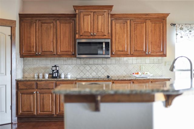 700 Augusta CIR N, Point Venture, TX 78645