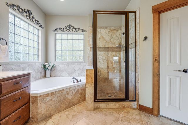 700 Augusta CIR N, Point Venture, TX 78645