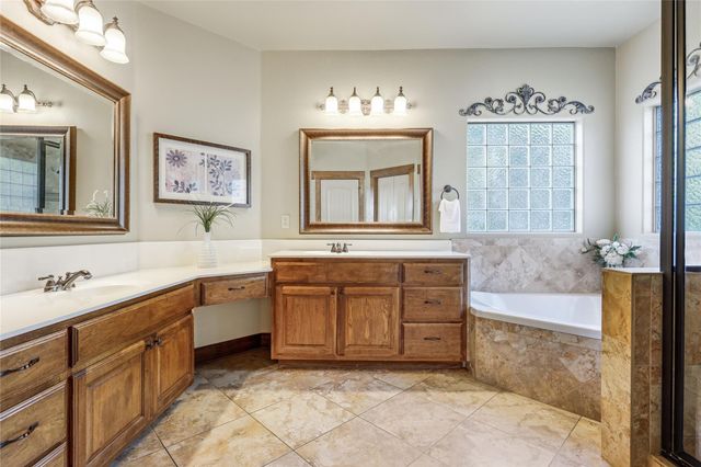 700 Augusta CIR N, Point Venture, TX 78645