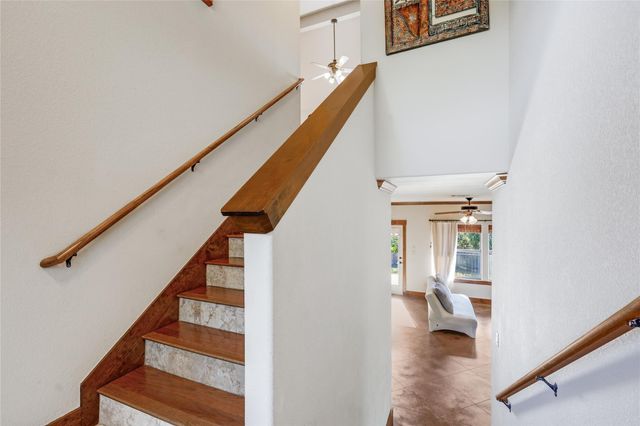 700 Augusta CIR N, Point Venture, TX 78645