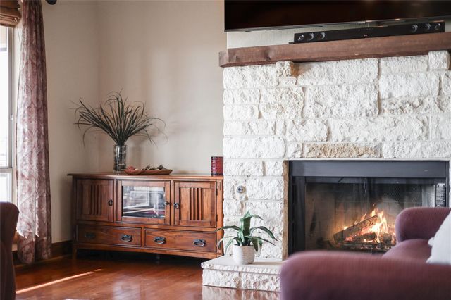 700 Augusta CIR N, Point Venture, TX 78645