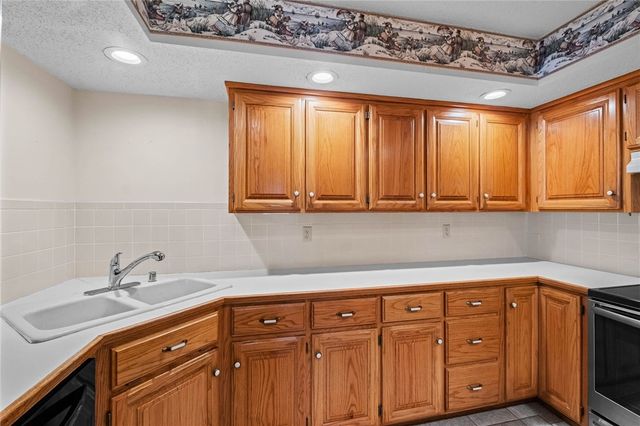 1020 W Cypress Street, Rogers, AR 72756