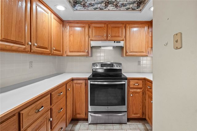 1020 W Cypress Street, Rogers, AR 72756