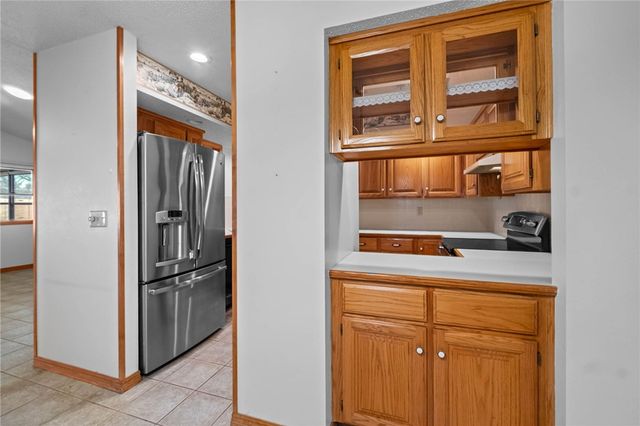 1020 W Cypress Street, Rogers, AR 72756