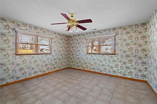 1020 W Cypress Street, Rogers, AR 72756