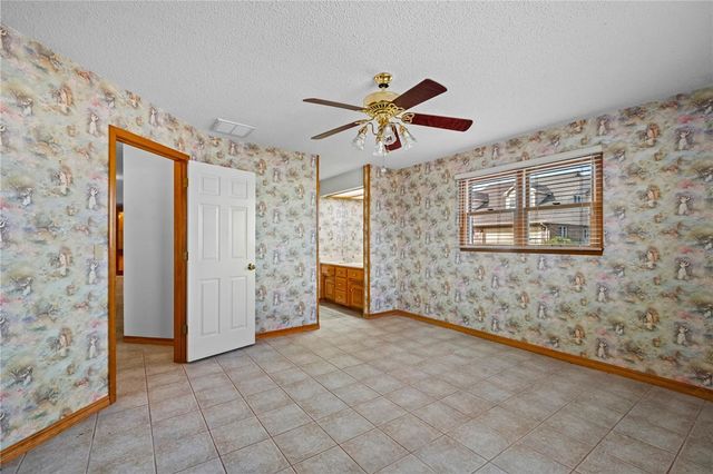 1020 W Cypress Street, Rogers, AR 72756