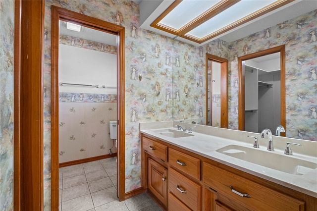 1020 W Cypress Street, Rogers, AR 72756