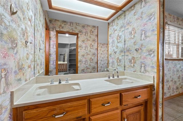 1020 W Cypress Street, Rogers, AR 72756