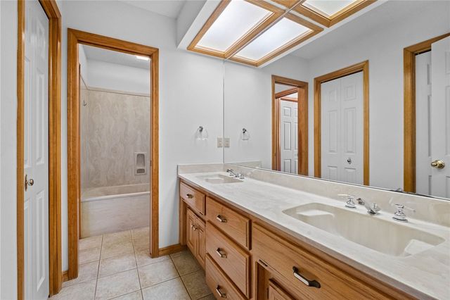 1020 W Cypress Street, Rogers, AR 72756