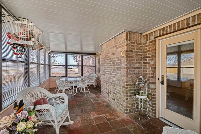 1020 W Cypress Street, Rogers, AR 72756