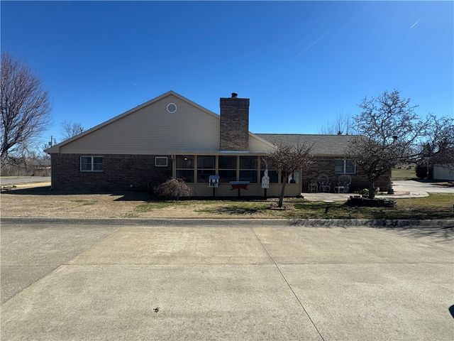 1020 W Cypress Street, Rogers, AR 72756