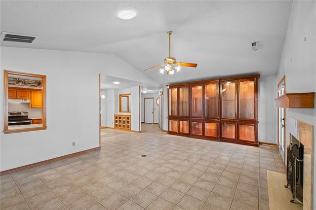 1020 W Cypress Street, Rogers, AR 72756