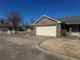 1020 W Cypress Street, Rogers, AR 72756