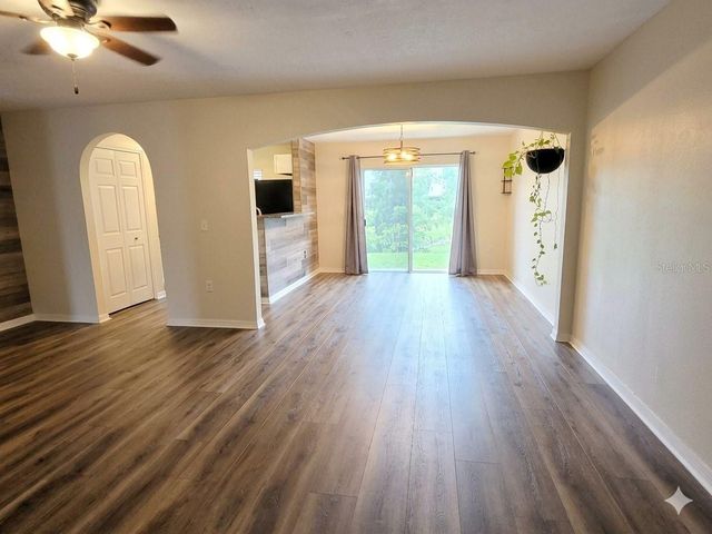 9863 ASHBURN LAKE DRIVE, Tampa, FL 33610