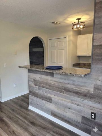 9863 ASHBURN LAKE DRIVE, Tampa, FL 33610
